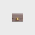 CARD HOLDER WITH FLAP TRIOMPHE IN SHINY CALFSKIN PEBBLE