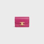 CARD HOLDER WITH FLAP TRIOMPHE IN SHINY CALFSKIN FUCHSIA