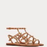 ROCKSTUD FLAT CALFSKIN SANDAL WITH STRAPS