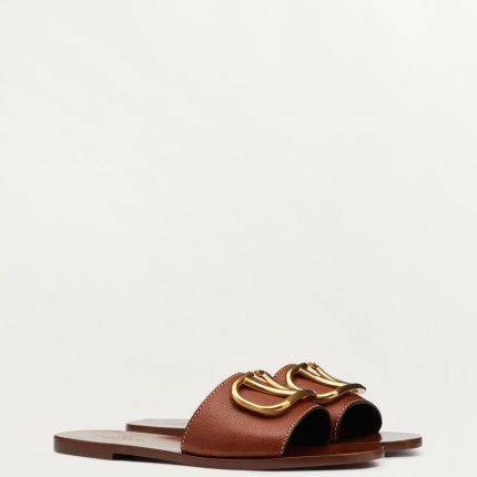 VLOGO SIGNATURE SLIDE SANDAL IN GRAINY COWHIDE WITH ACCESSORY